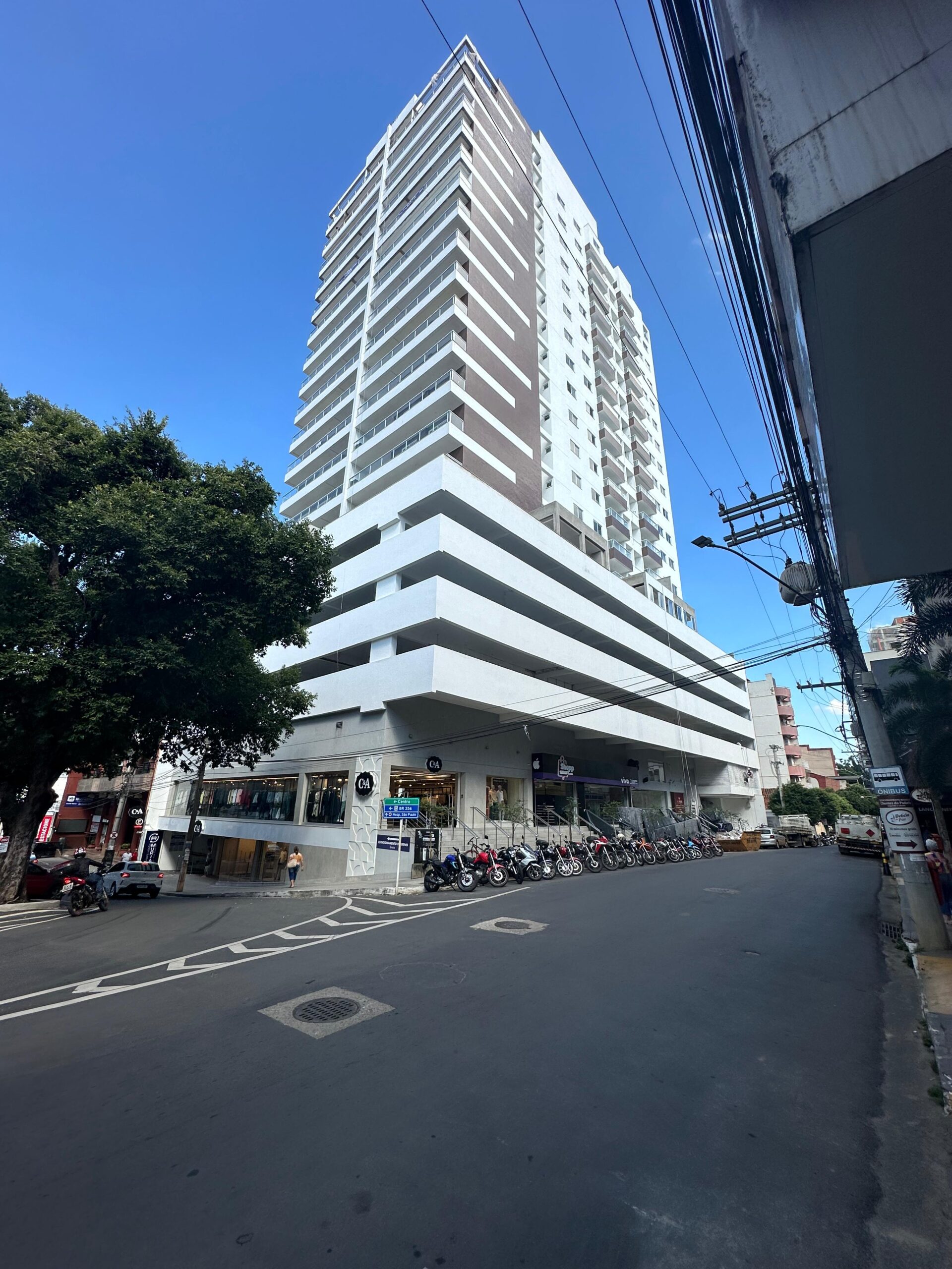 APARTAMENTO DE 02 QUARTOS NO EDIFÍCIO LE BLANC NO CENTRO